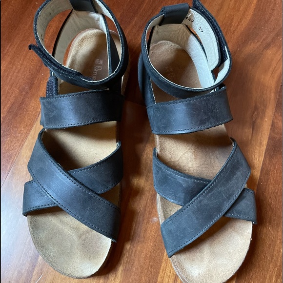 El Naturalista sandals